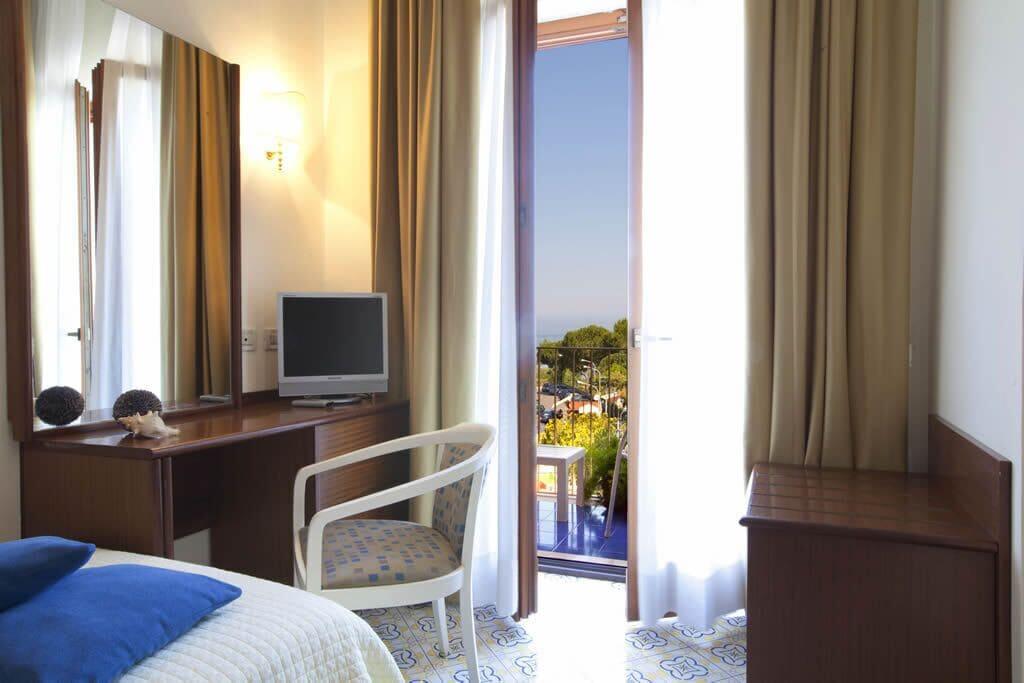 Hotel Tirrenia Sorrento Ngoại thất bức ảnh