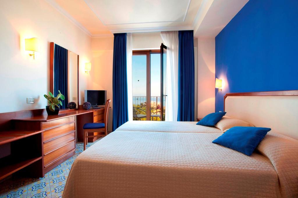 Hotel Tirrenia Sorrento Ngoại thất bức ảnh