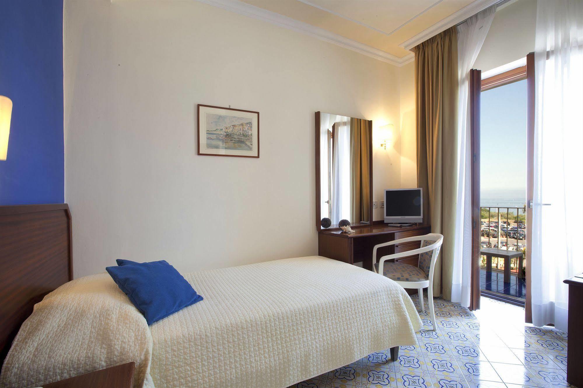Hotel Tirrenia Sorrento Ngoại thất bức ảnh