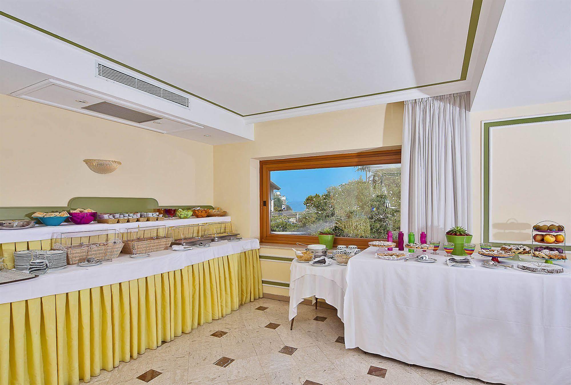 Hotel Tirrenia Sorrento Ngoại thất bức ảnh