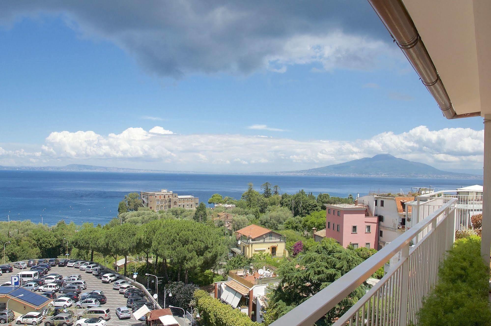 Hotel Tirrenia Sorrento Ngoại thất bức ảnh
