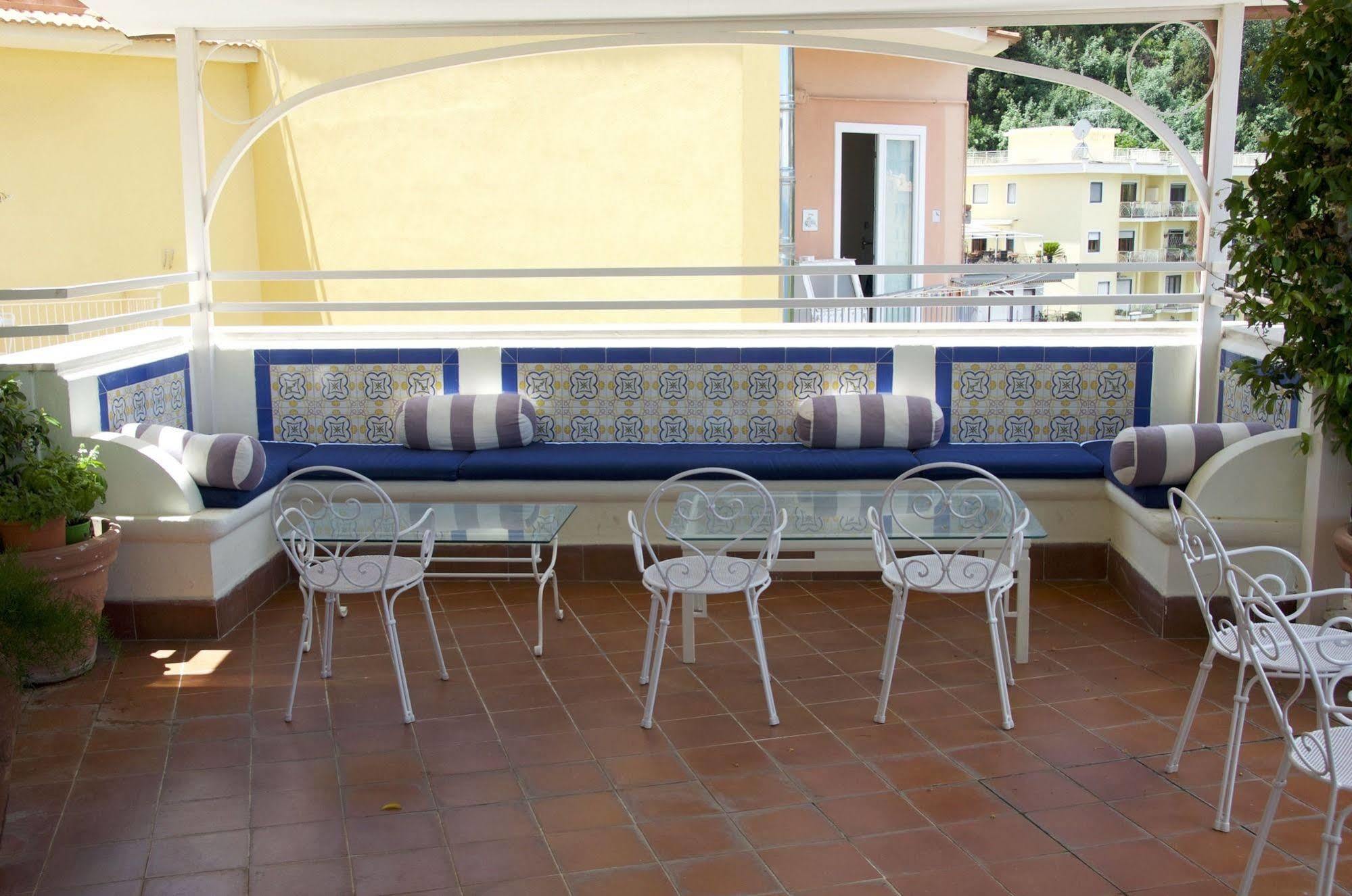 Hotel Tirrenia Sorrento Ngoại thất bức ảnh