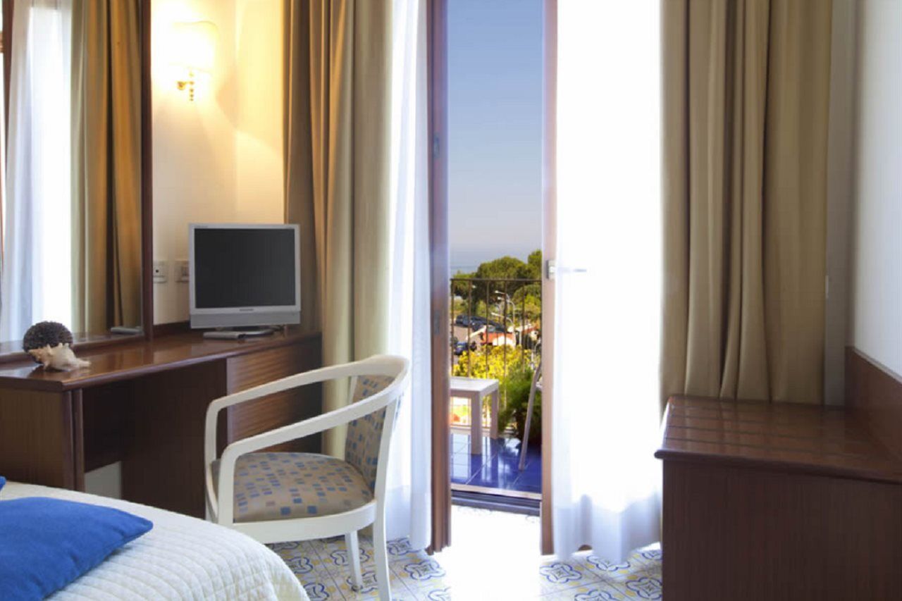 Hotel Tirrenia Sorrento Ngoại thất bức ảnh
